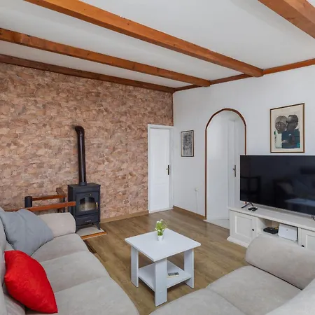 Family Friendly House With A Swimming Pool - 23571 بيت للعطل ماكارسكا