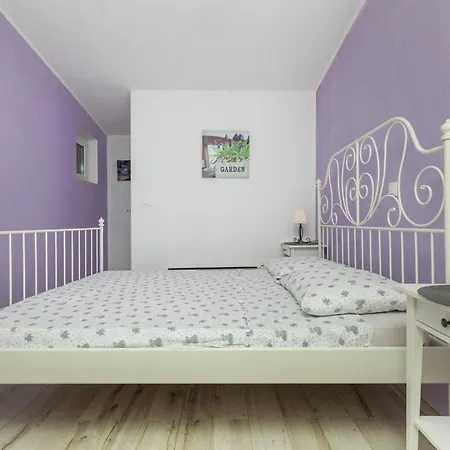 Holiday home Family Friendly House With A Swimming Pool - 23571 Makarska