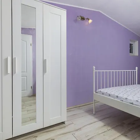 Family Friendly House With A Swimming Pool - 23571