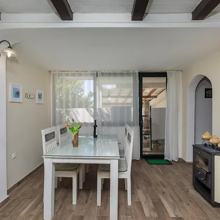 Family Friendly House With A Swimming Pool - 23571 بيت للعطل