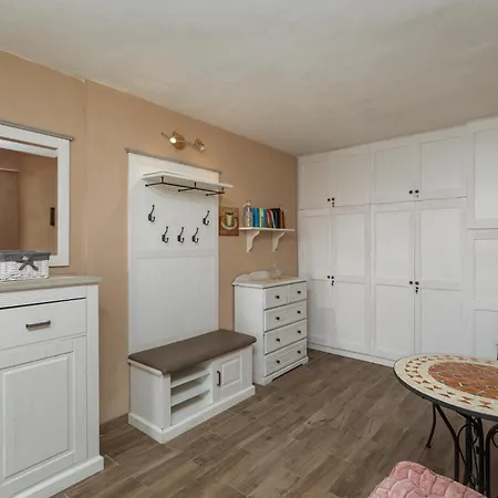 Family Friendly House With A Swimming Pool - 23571