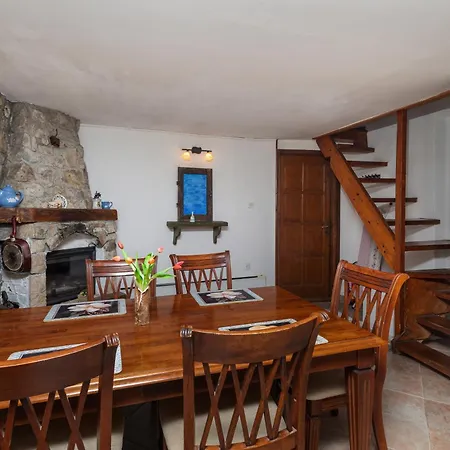 Family Friendly House With A Swimming Pool - 23571 بيت للعطل