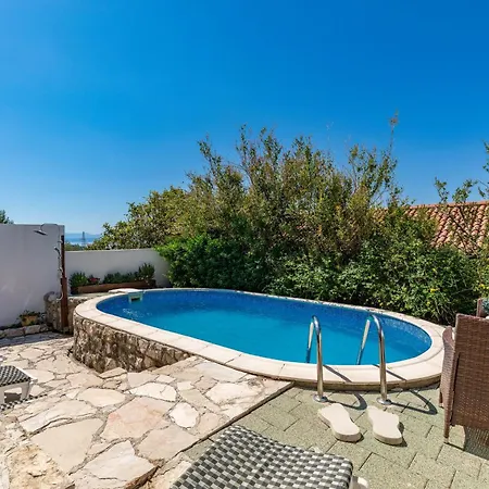Family Friendly House With A Swimming Pool - 23571 بيت للعطل *